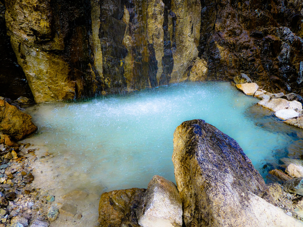 Round the Bend Pool